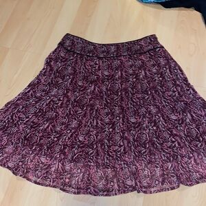 GORGEOUS‎ WHITE HOUSE BLACK MARKET SKIRT SIZE 4 NWOT
